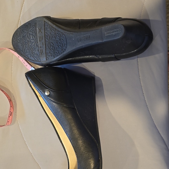 Life Stride, Black Wedge, Size 9.5 - Picture 3 of 7